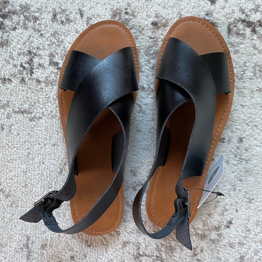 Universal thread target cross over sandal NWT